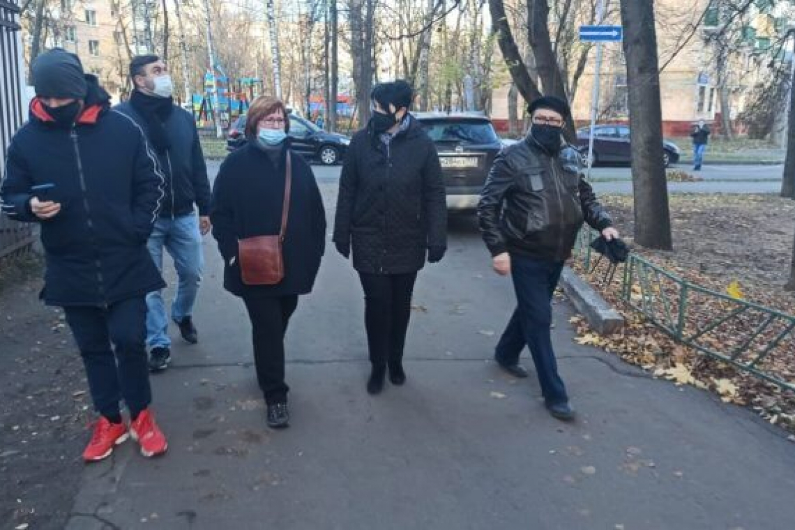 Устройство тропиночной сети в Богородском проверили глава управы и депутат