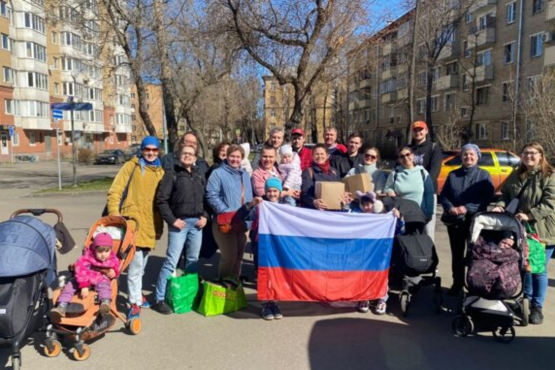 По коробке пельменей получили многодетные семьи Богородского