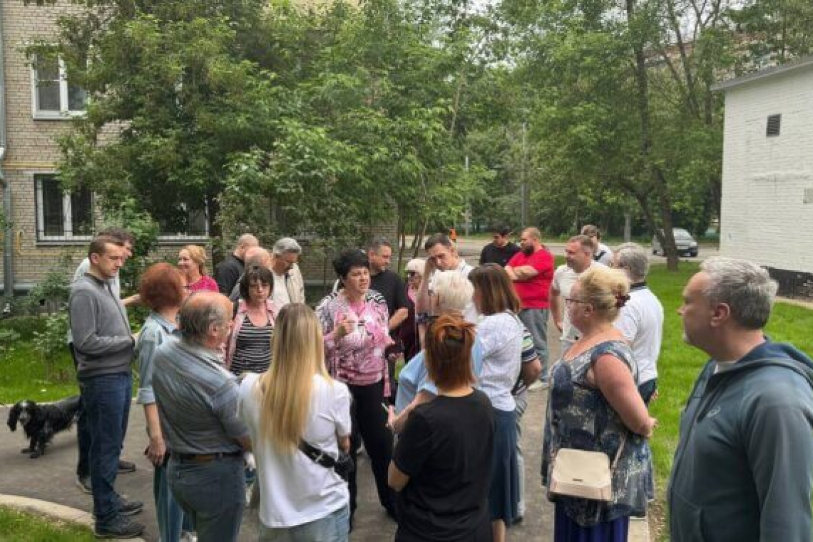 Территорию на Погонном проезде благоустраивают: у жителей есть вопросы