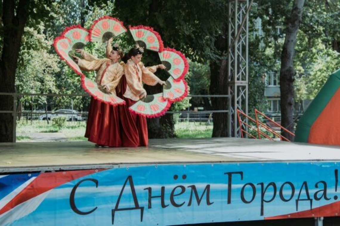 Праздник в Синичкином сквере в честь Дня города