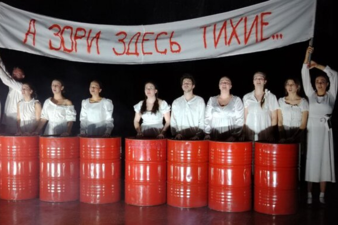 «А зори здесь тихие…»: спектакль в КАИТ № 20