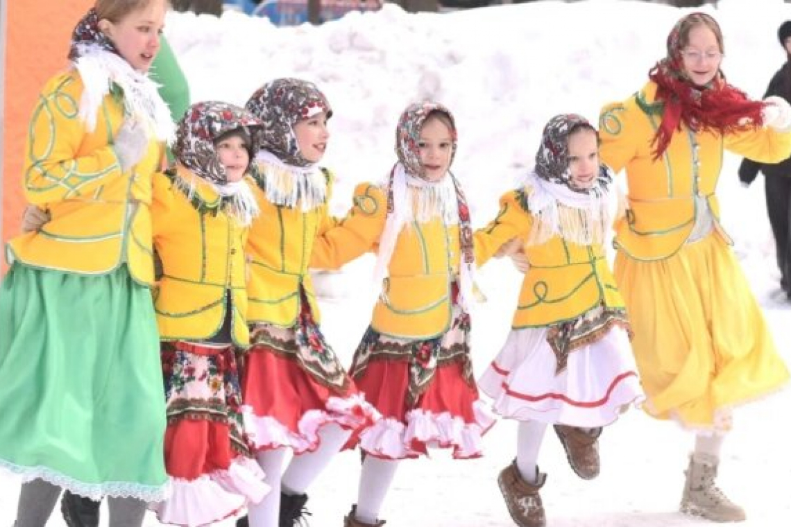 Широкая Масленица прошла в Синичкином сквере