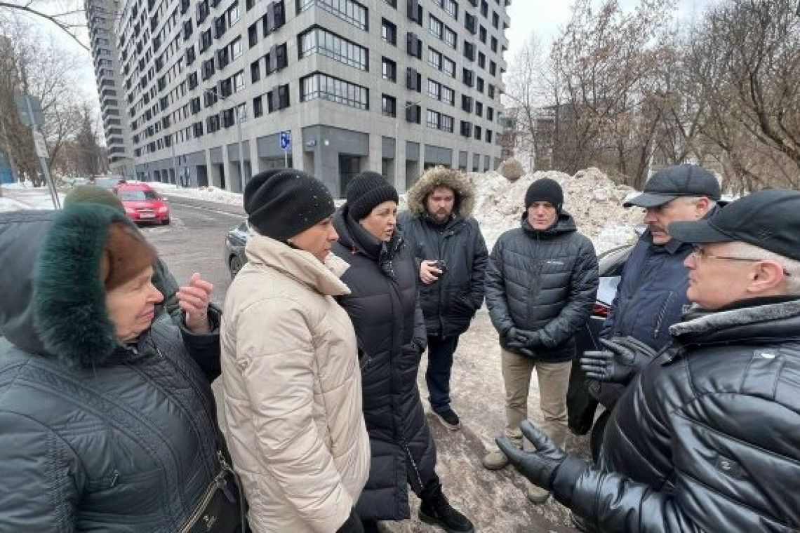 Дворы домов на улице Наримановская осмотрел Константин Воловик