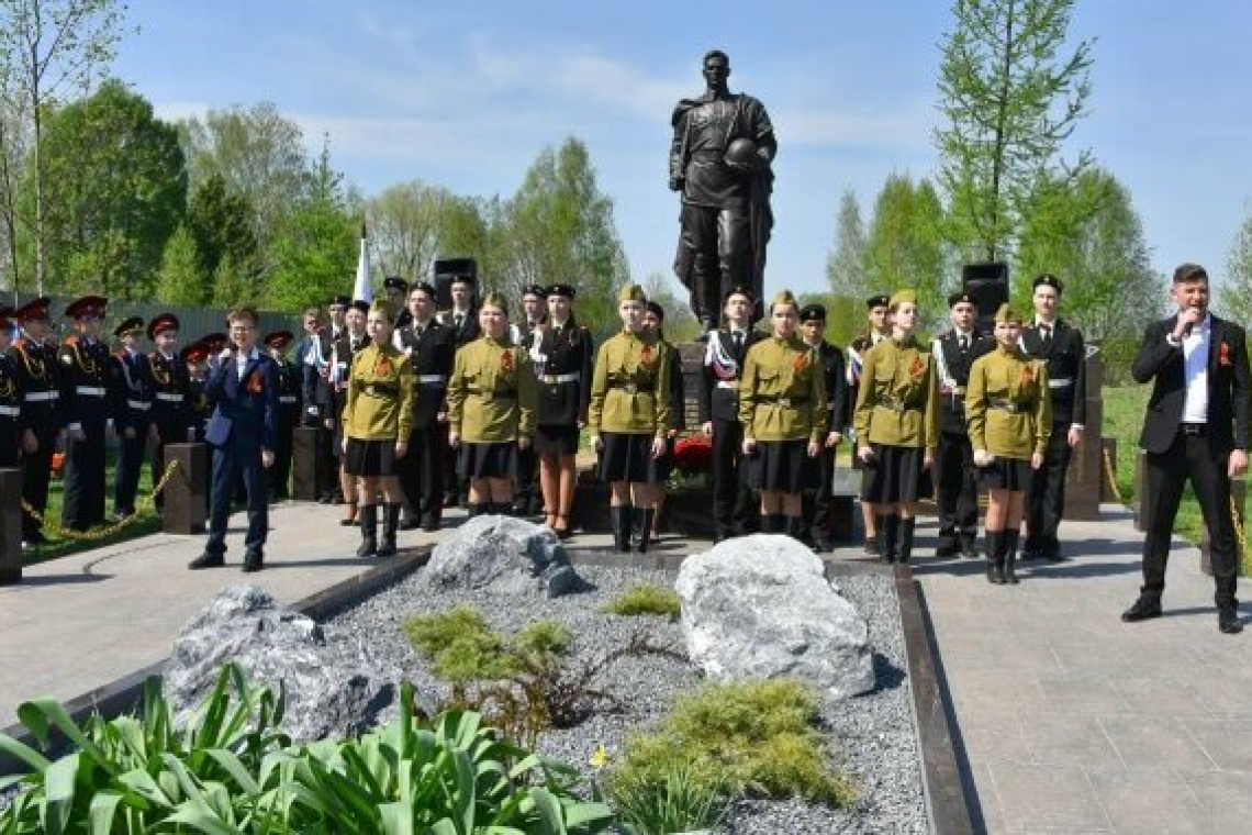 К мемориалу в Василёво возложили цветы кадеты Преображенского кадетского корпуса